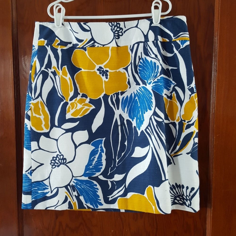 Ann Taylor floral skirt with side zipper